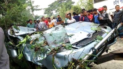 রাজশাহীতে নিয়ন্ত্রণ হারিয়ে প্রাইভেটকার খাদে, নিহত ২