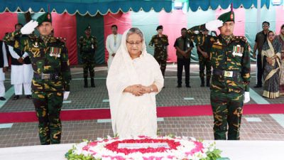 টুঙ্গীপাড়ায় বঙ্গবন্ধুর সমাধি জিয়ারতে প্রধানমন্ত্রী