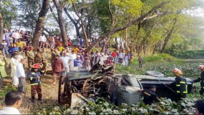 নোয়াখালী সুবর্নচরে জিপ উল্টে ৩ সেনা সদস্য নিহত, আহত ৮